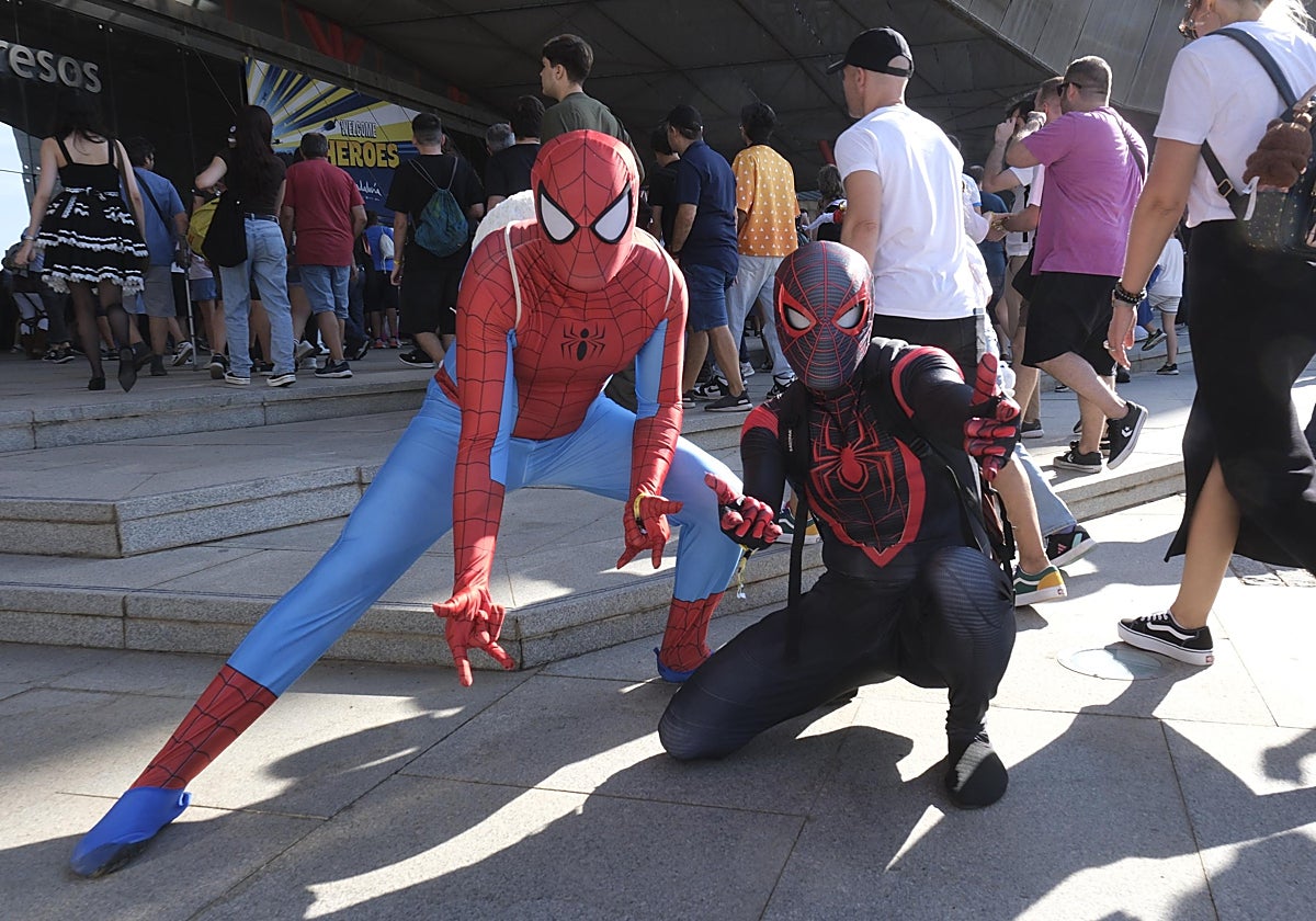 Fans disfrazados de Spider-Man acuden al primer día de la San Diego Comic-Con Málaga