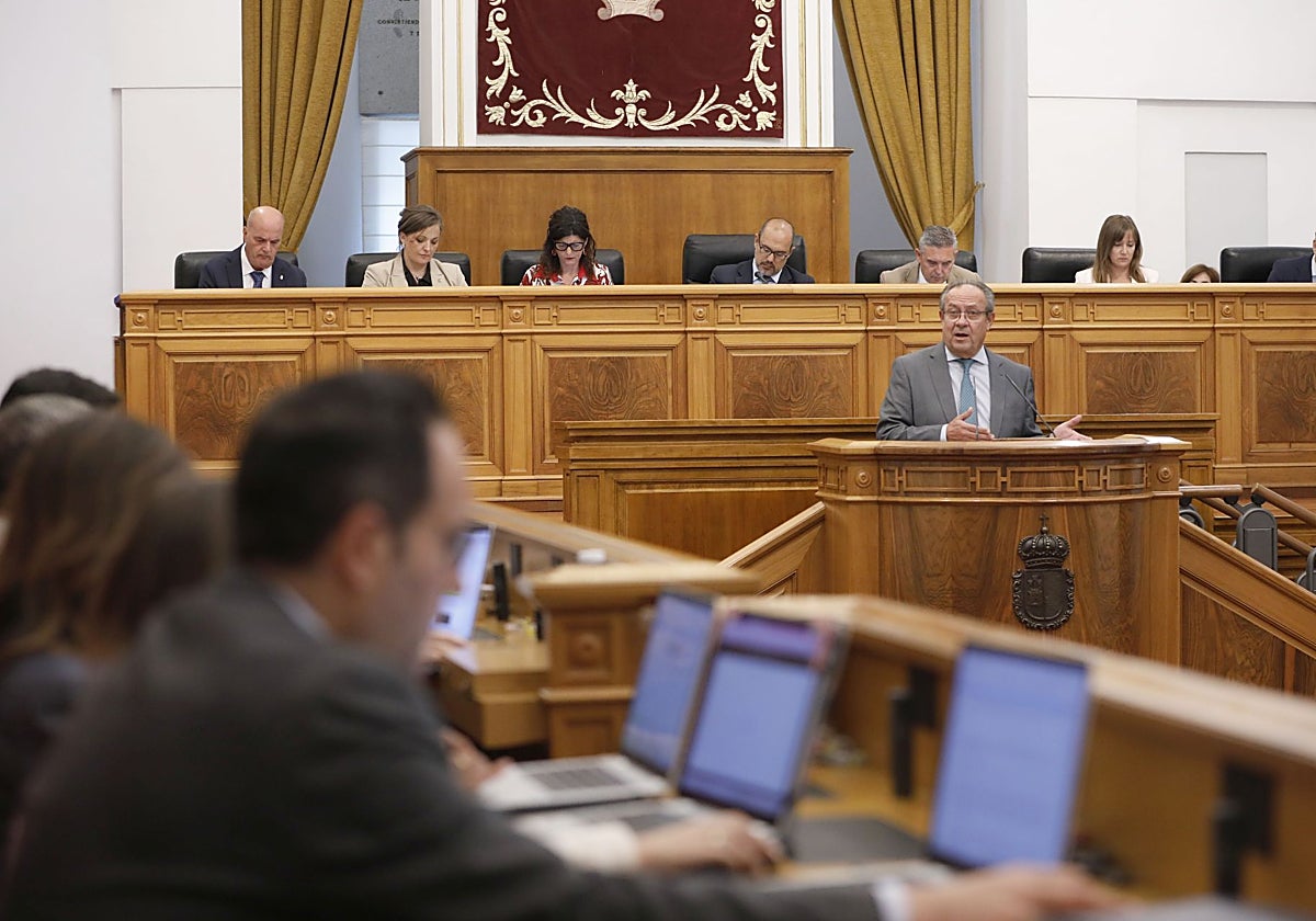 Juan Alfonso Ruiz Molina, durante su intervención en las Cortes