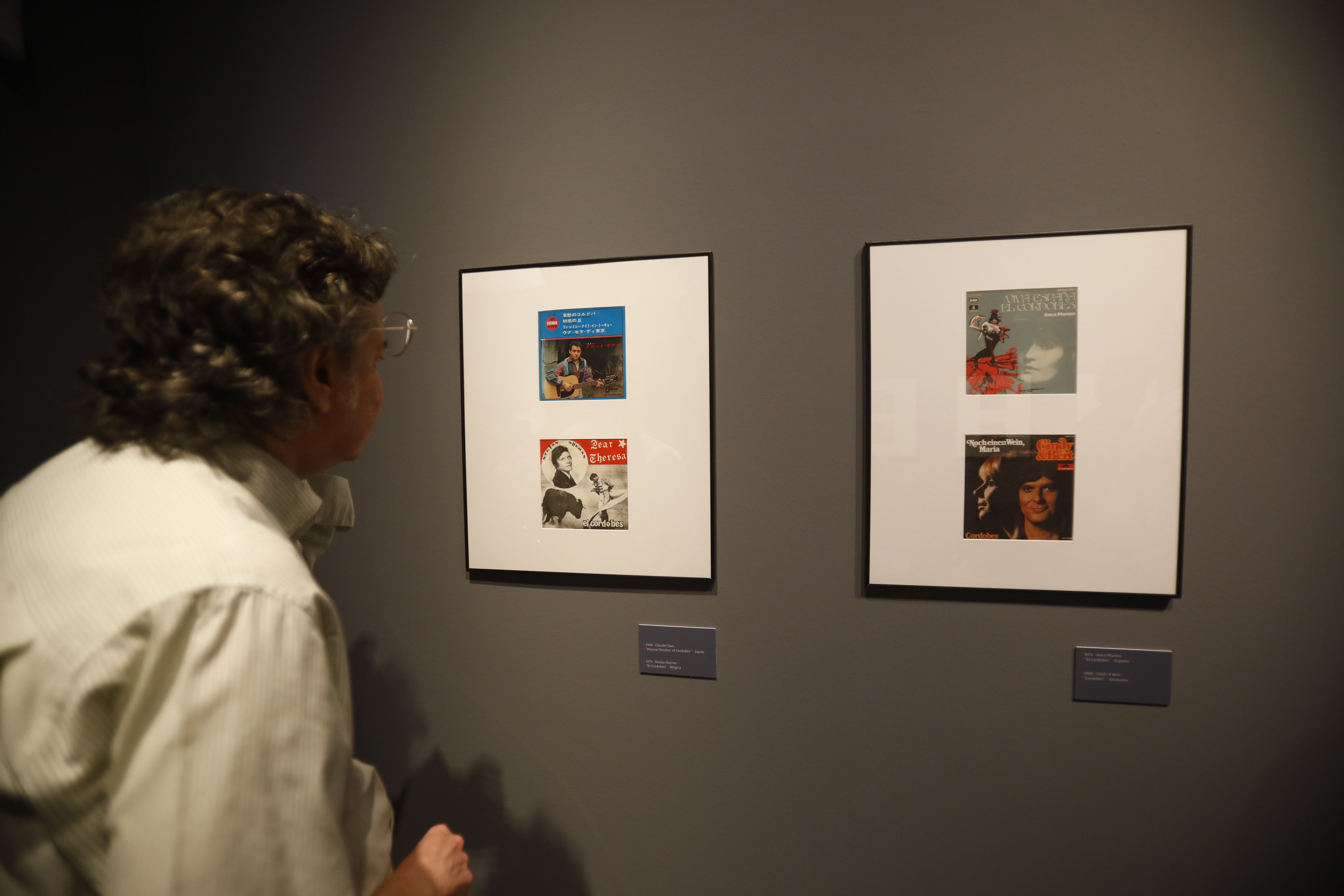 La singular exposición discográfica sobre El Cordobés, en imágenes