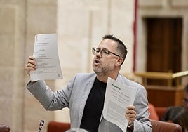 Juanma Moreno, al diputado de Adelante Andalucía José Ignacio García: «Por fin reconoce que cobra más que yo»