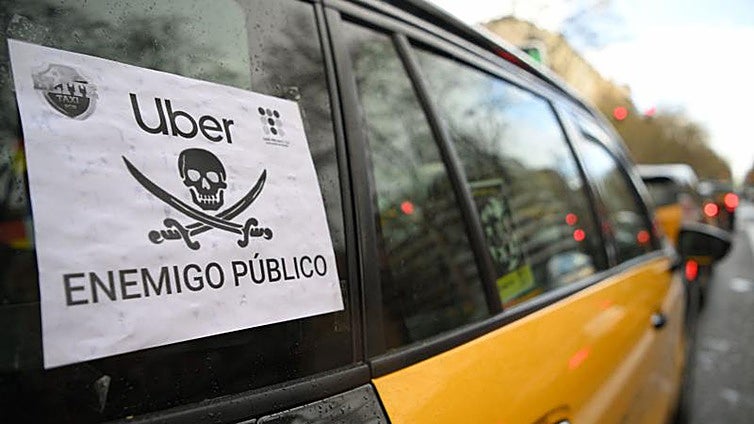 Las VTC denuncian que la nueva regulación catalana del taxi reducirá aún más la oferta de transporte en Barcelona