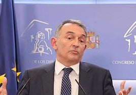 IU coincide con la derecha catalana y ve «vergonzosas» las exenciones fiscales de Moreno mientras «recorta en sanidad»