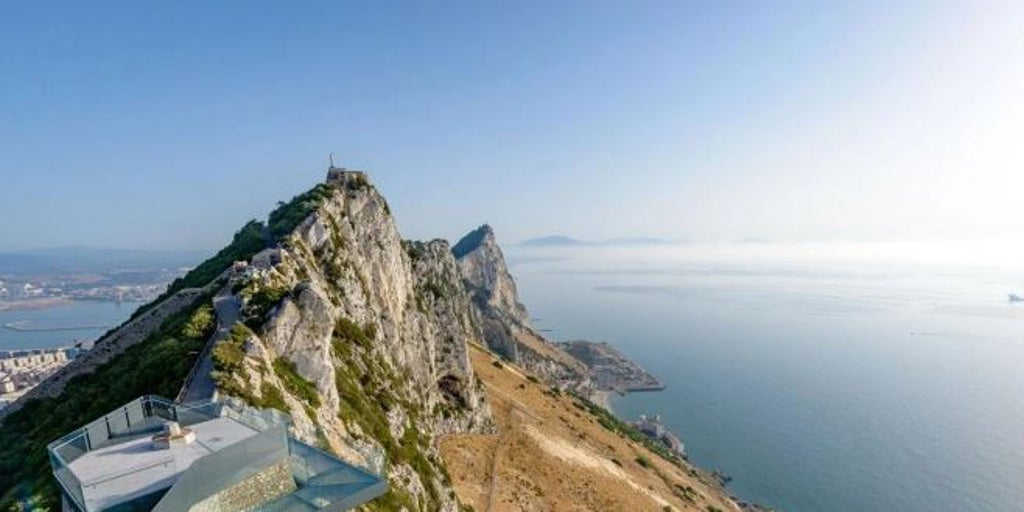 Europa plantea más vigilancia en el Estrecho por los vertidos en Gibraltar