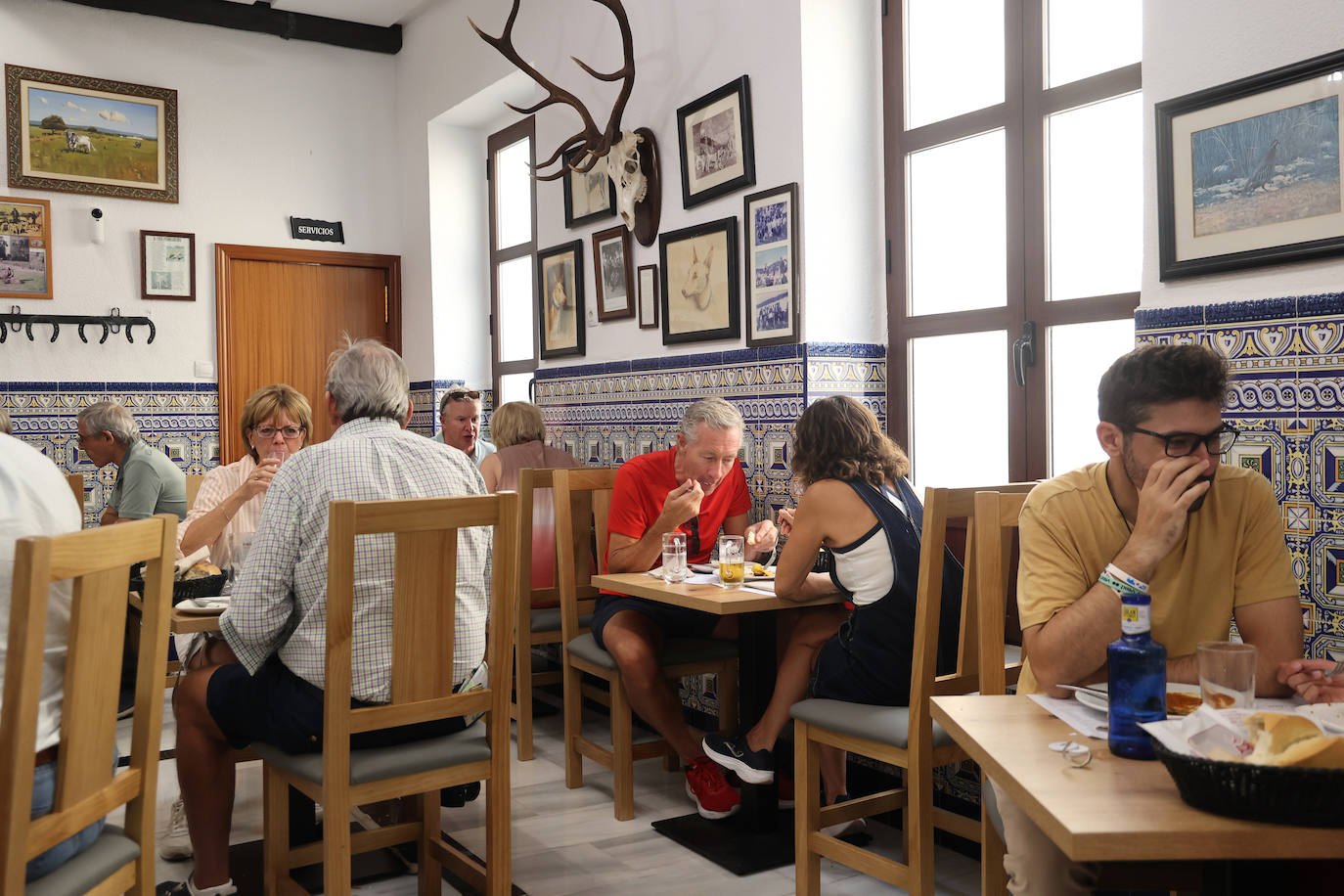 La reforma de la Taberna Góngora, en imágenes