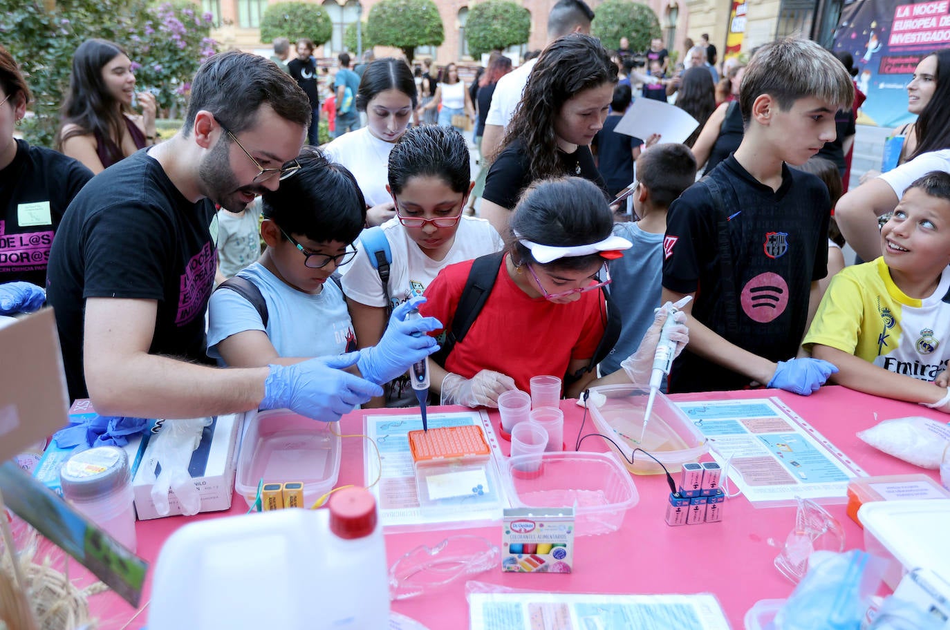 La &#039;Feria de los Ingenios&#039; de la Noche Europea de los Investigadores, en imágenes
