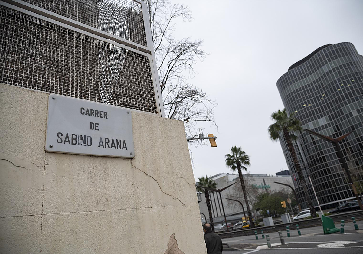 Placa de la calle dedicada a Sabino Arana en Barcelona