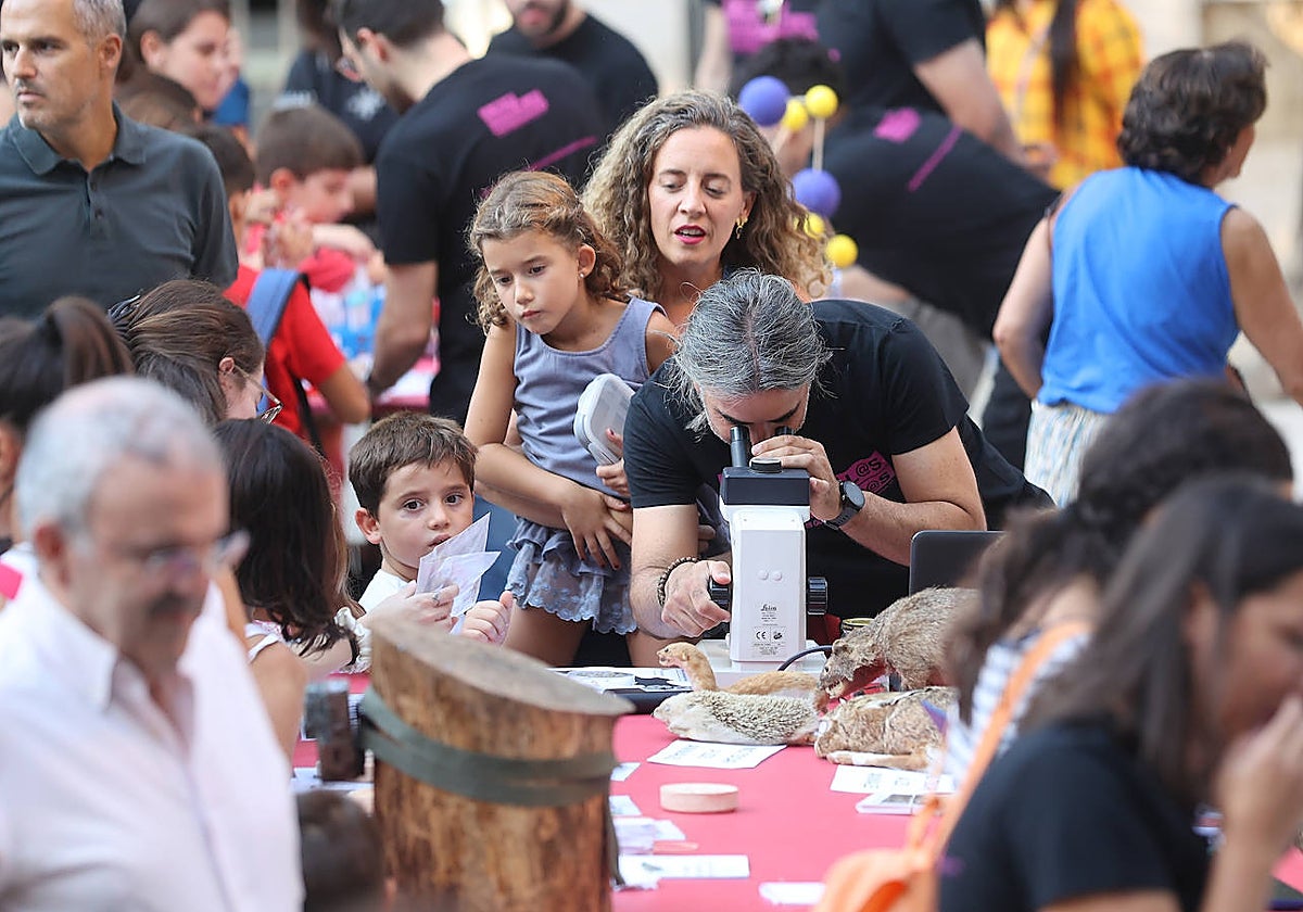 La &#039;Feria de los Ingenios&#039; de la Noche Europea de los Investigadores, en imágenes