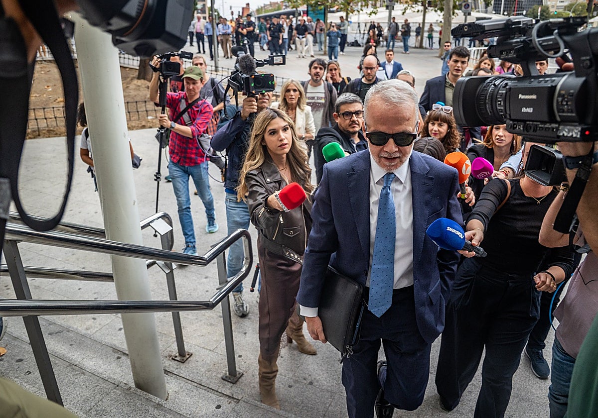 El abogado de Begoña Gómez, Antonio Camacho, a su llegada a los jzugados