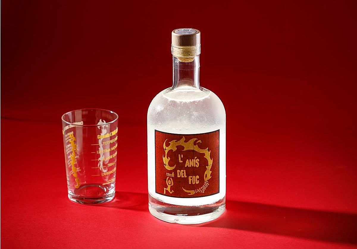 Imagen de la cazalla 'L'anís del foc' de la Taberna Antonio Manuel, Valencia