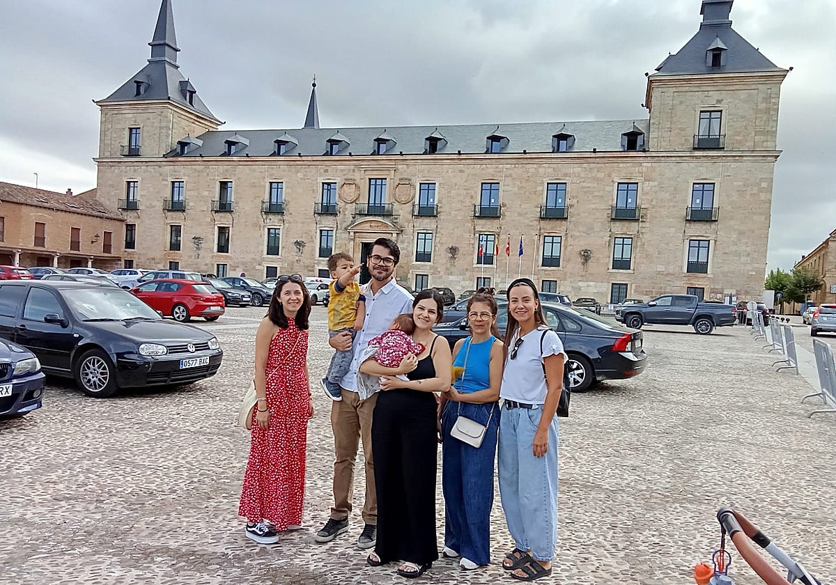 Una de las familias de 'urbanitas' asentadas en el rural por Proyecto Arraigo