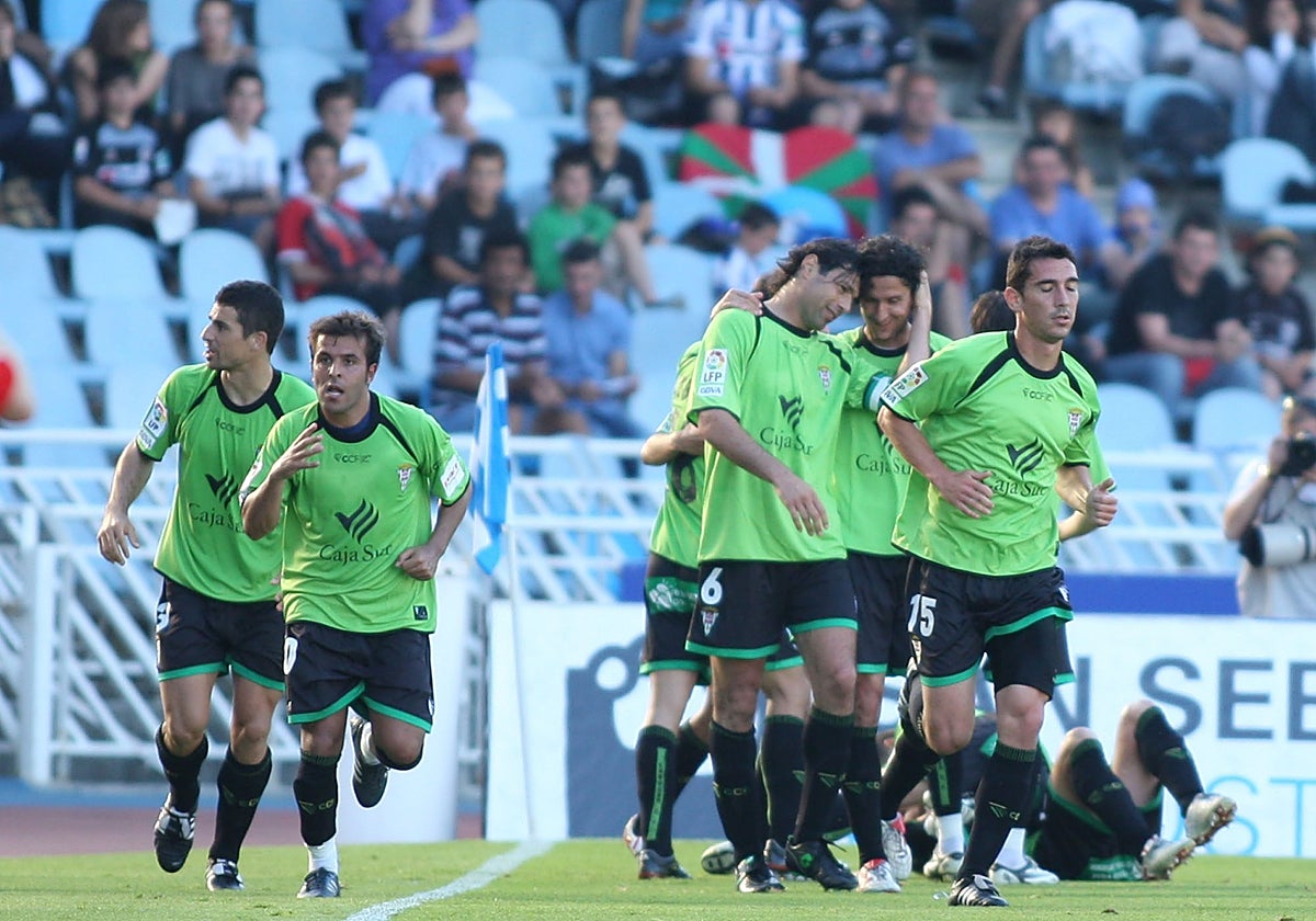 El Córdoba CF celebra uno de los tantos en la única victoria en Anoeta