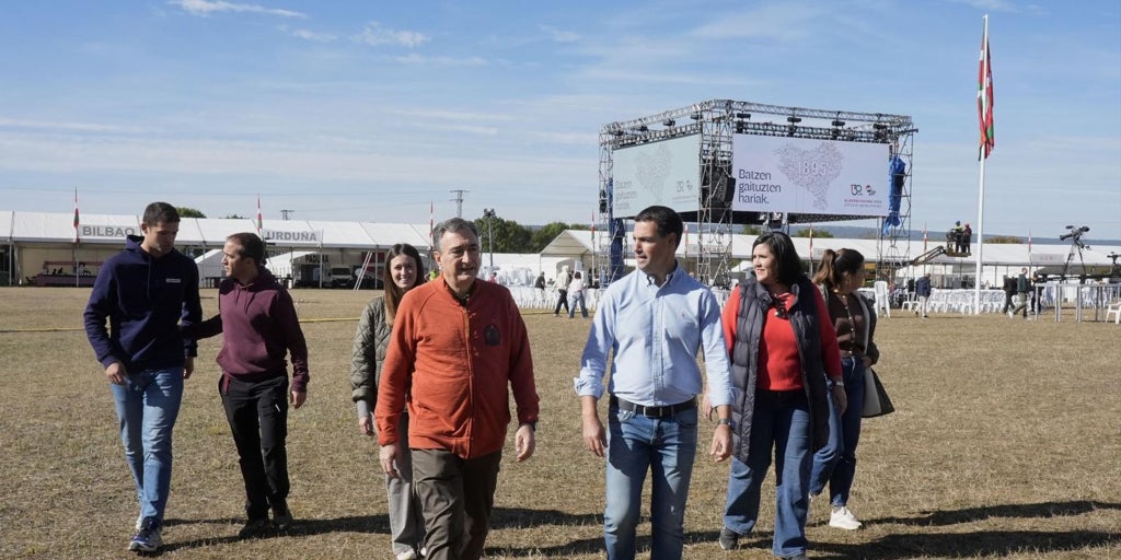 Aitor Esteban insiste en tratar de colocar al PNV en el centro ante las campanas electorales
