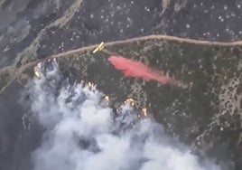 Castilla-La Mancha pide más medios al Ministerio para atajar el incendio del Pico del Lobo, «pese a que la lluvia da un respiro»