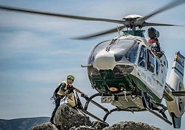 Rescatado en helicóptero un hombre tras sufrir una caída de 15 metros en un monte de Granada