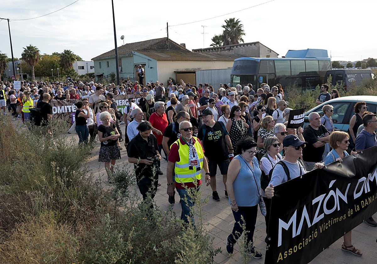 La úndécima manifestación contra el presidente de la Generalitat, Carlos Mazón, por su gestión de la dana