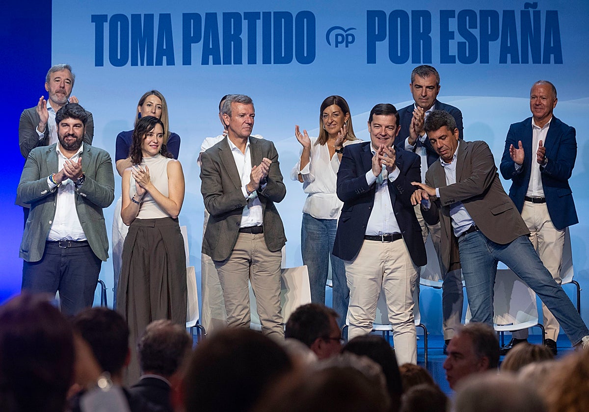 Feijóo clausura en Murcia el encuentro de los barones del partido en Murcia