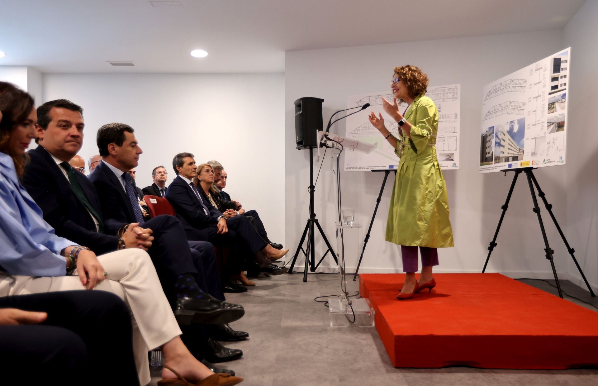 La emocionante entrega de llaves a mayores para sus pisos en Córdoba, en imágenes