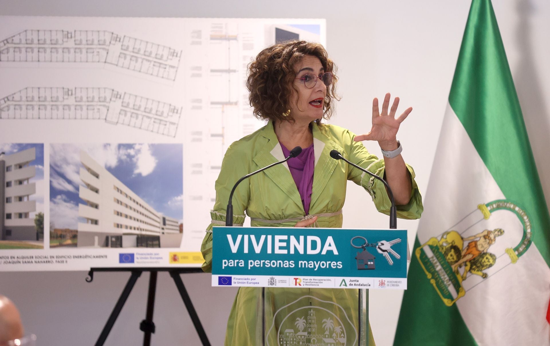 La emocionante entrega de llaves a mayores para sus pisos en Córdoba, en imágenes