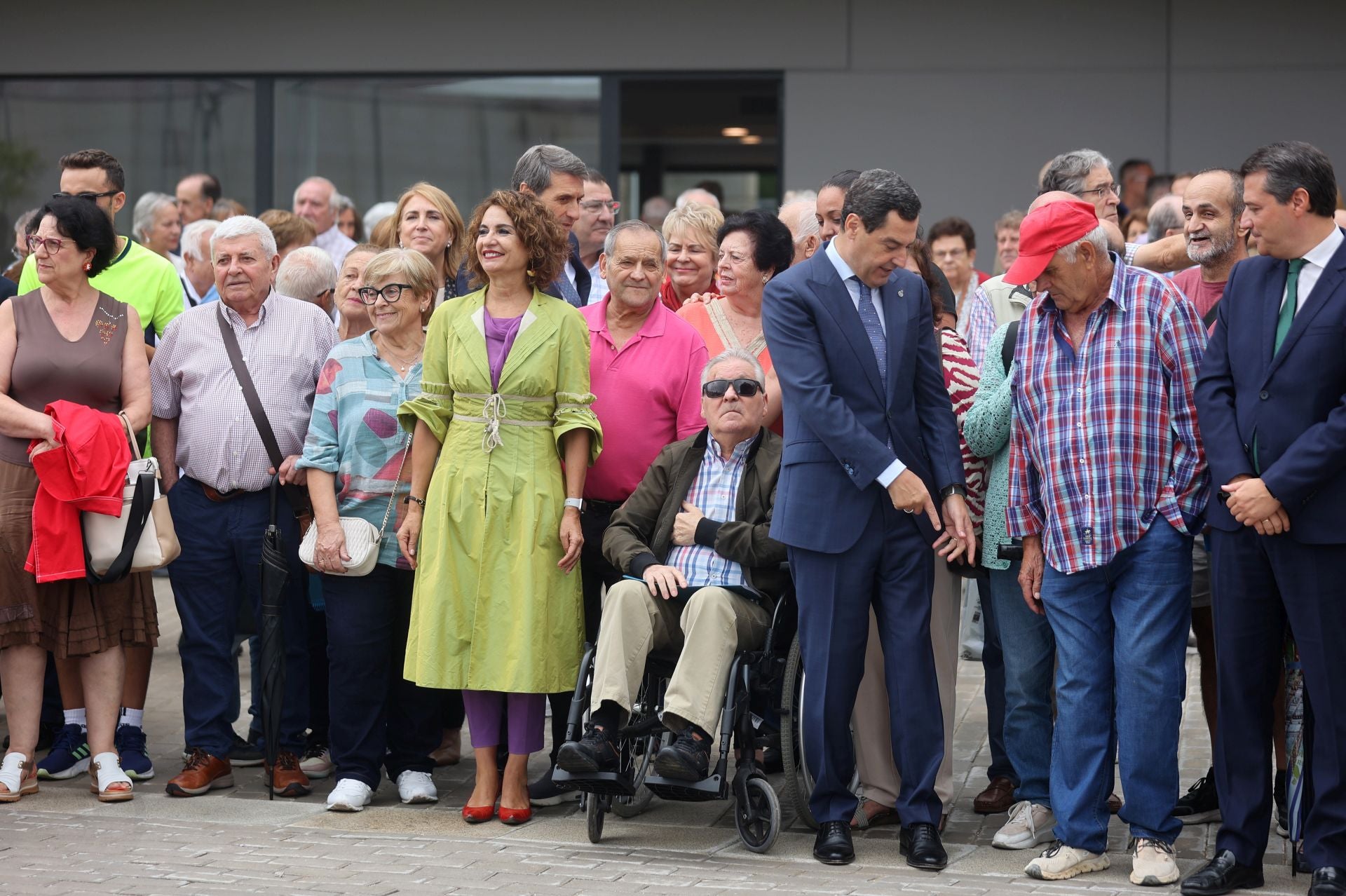 La emocionante entrega de llaves a mayores para sus pisos en Córdoba, en imágenes