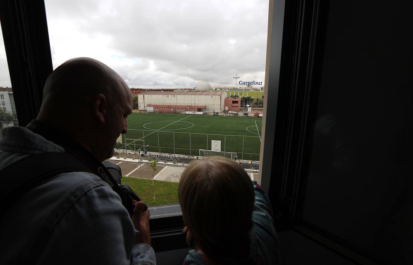 La emocionante entrega de llaves a mayores para sus pisos en Córdoba, en imágenes