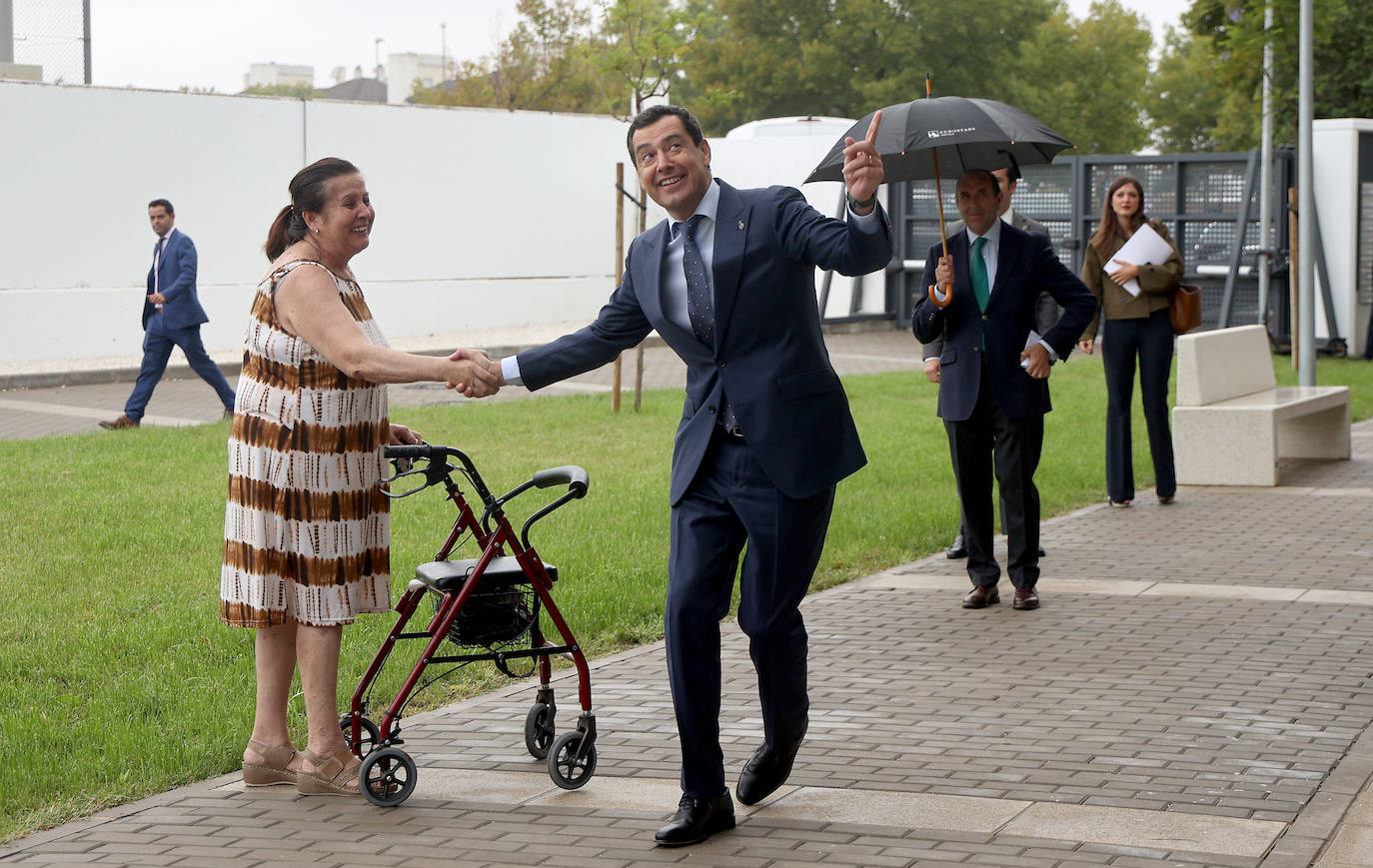 La emocionante entrega de llaves a mayores para sus pisos en Córdoba, en imágenes