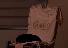 El Linares Deportivo sale por la puerta grande en Córdoba: su tercera equipación homenajea con belleza a Manolete