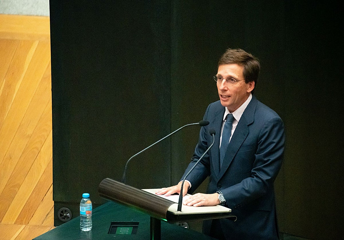 El alcalde de Madrid, José Luis Martínez-Almeida, durante una sesión ordinaria del Pleno Municipal, en el Palacio de Cibeles