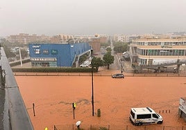 Alerta roja en Ibiza y Formentera por lluvias torrenciales: carreteras cortadas, vuelos retrasados y suspensión de clases