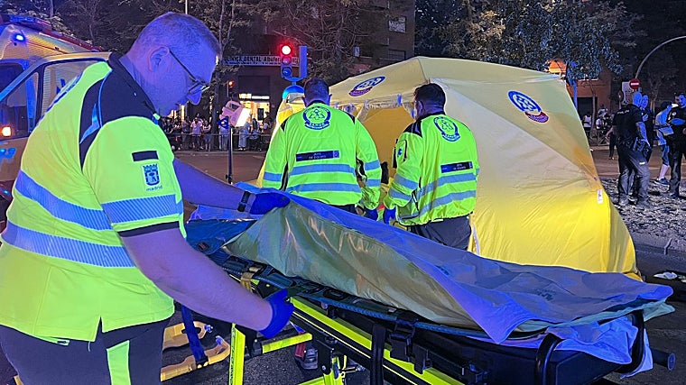 El Samur atiende a una mujer arollada en la avenida de la Albufera