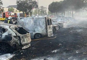 El incendio que calcinó 11 coches en el aparcamiento de Xanadú, provocado por una colilla: hay dos detenidos
