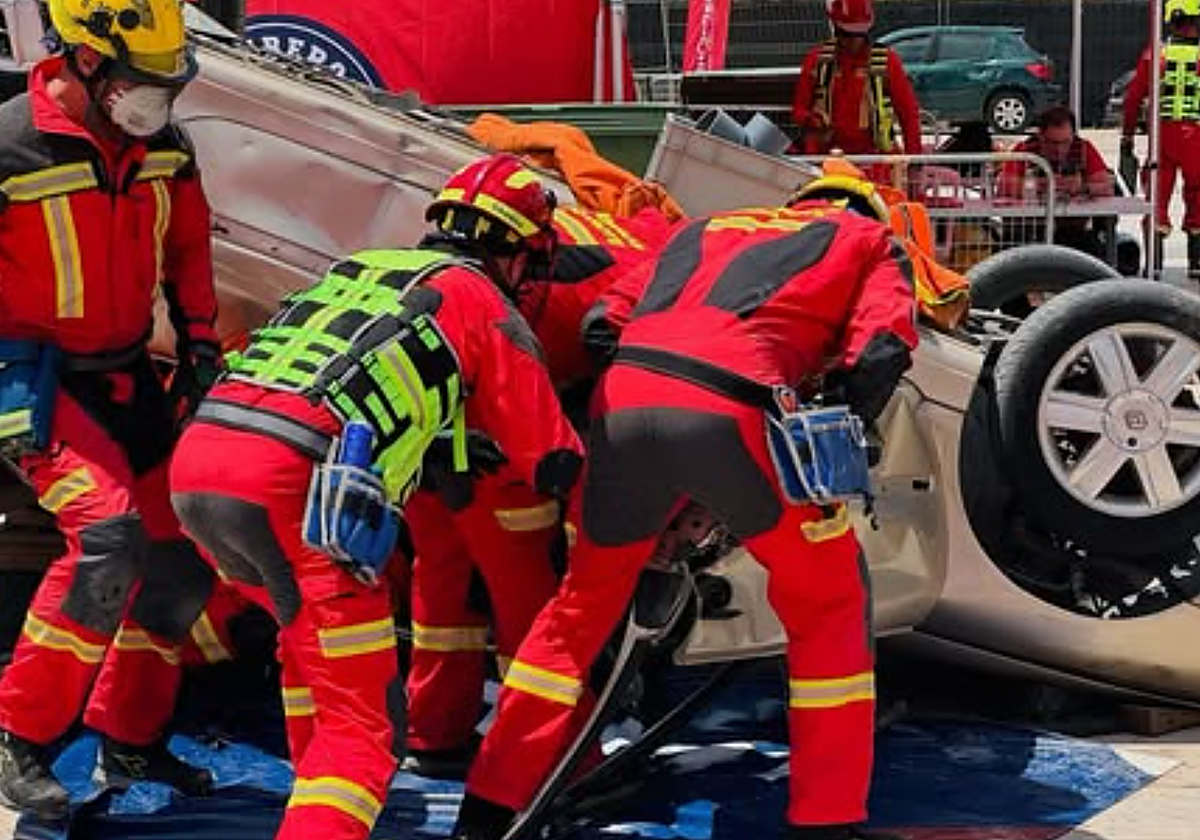 Bomberos de Lanzarote durante un ejercicio