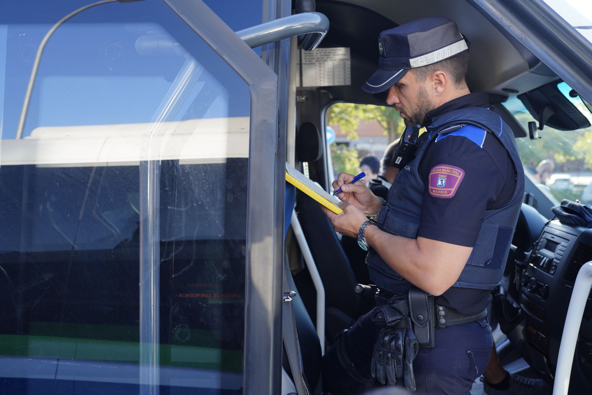 La Guardia Civil detecta a un conductor de transporte escolar con exceso de pasajeros y que conducía con droga en Teruel