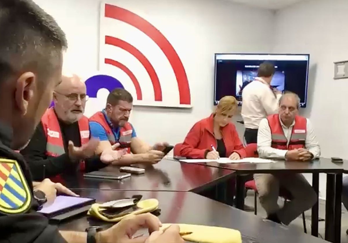 Los audios inéditos del Cecopi de la dana revelan que se planteó alertar a Utiel de las inundaciones con «un mensaje» a los móviles a las 17 horas