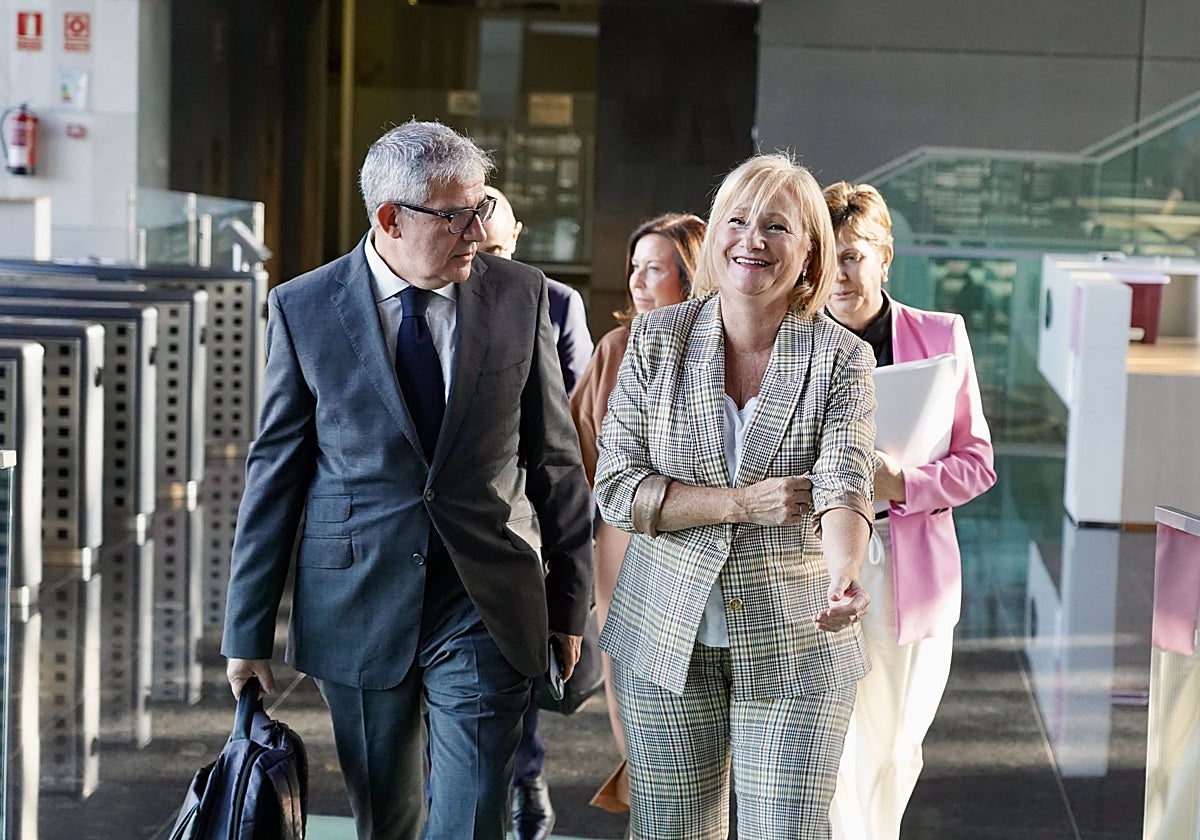 La consejera de Industria, Comercio y Empleo, Leticia García, preside el Consejo de Comercio de Castilla y León