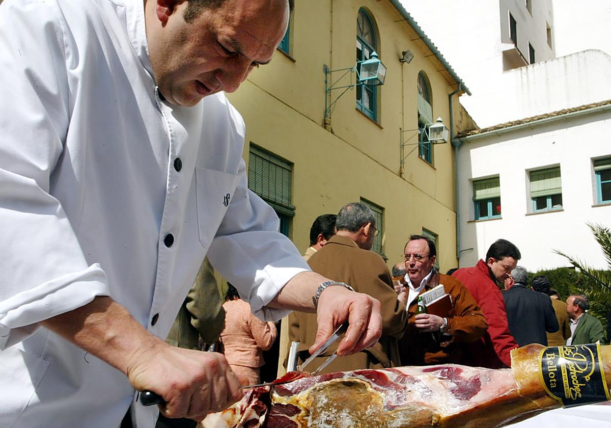 Un cortador de jamón durante un acto celebrado en Córdoba