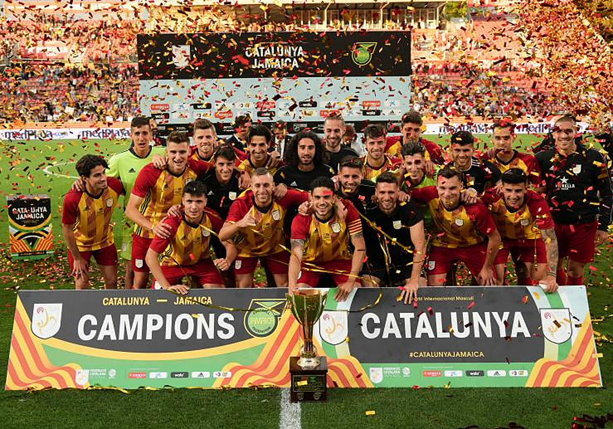 Jugadores de la selección de Cataluña tras el partido contra Jamaica en 2022