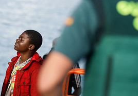 Marcha atrás con el primer menor inmigrante que iba a ser trasladado desde Canarias: tiene 19 años