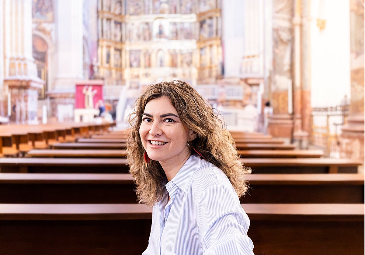 Susana Martín Gijón, en el impresionante Monasterio de San Jerónimo, en Granada