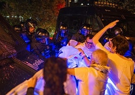Cargas policiales en la protesta en Barcelona contra la intercepción de la flotilla