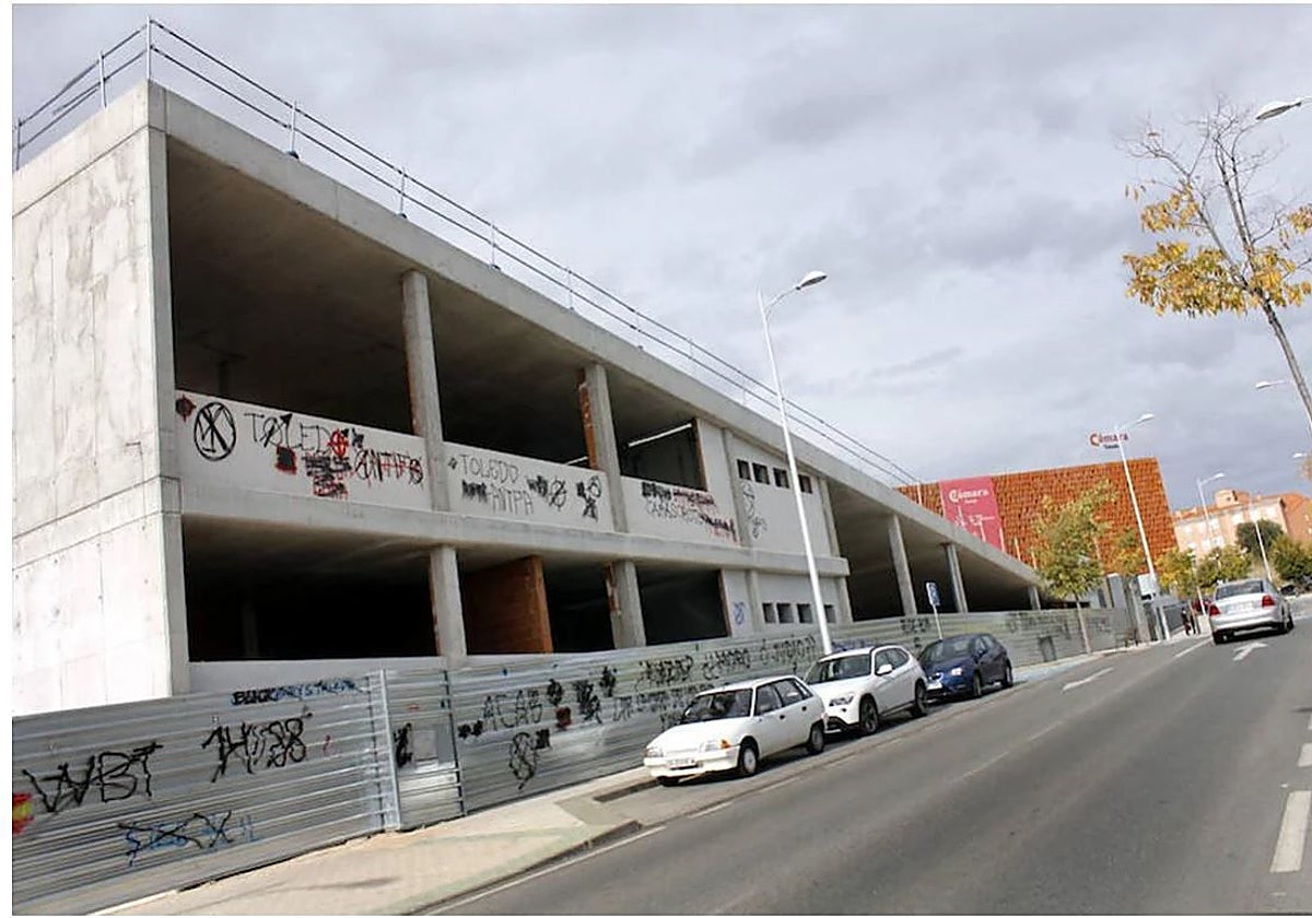 Edificio sin terminar de la Casa de la Juventud