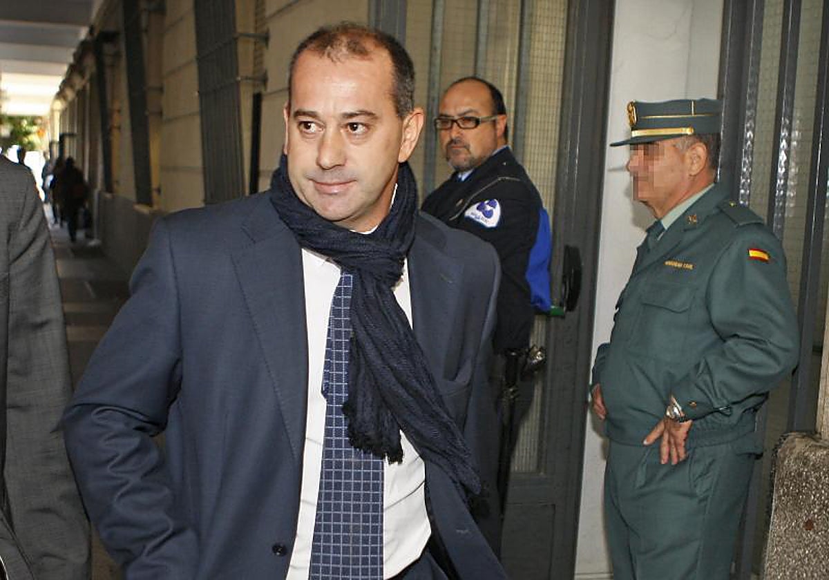 El exfutbolista José Antonio Gómez Romón, conocido como Pizo Gómez, en los juzgados de Sevilla en 2011