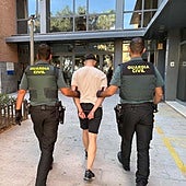 Le denuncian por conducir sin carnet y como represalia destroza mobiliario público y amenaza a la alcaldesa con «quemar» el pueblo