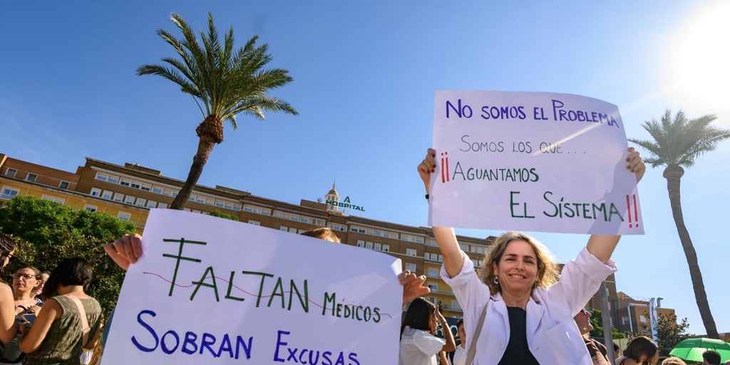 Casi la mitad de los médicos del Servicio Andaluz de Salud secunda la huelga convocada este viernes contra el Ministerio