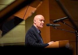 Teo Serna, con el poemario 'El azogue y la plata', se alza con el Premio de la Crítica de Poesía de Castilla-La Mancha