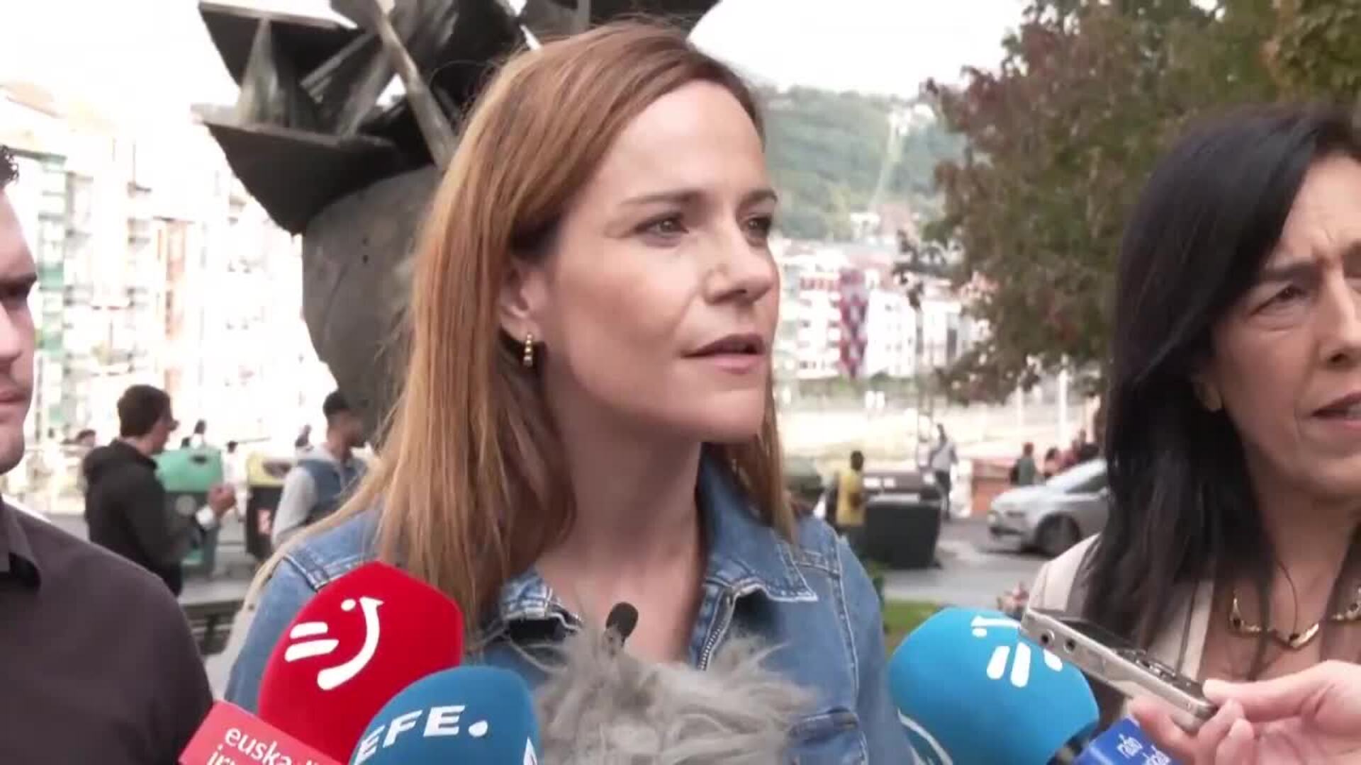 Vox denuncia en Bilbao una política migratoria &quot;cobarde&quot; entre gritos de &quot;fascistas fuera&quot;