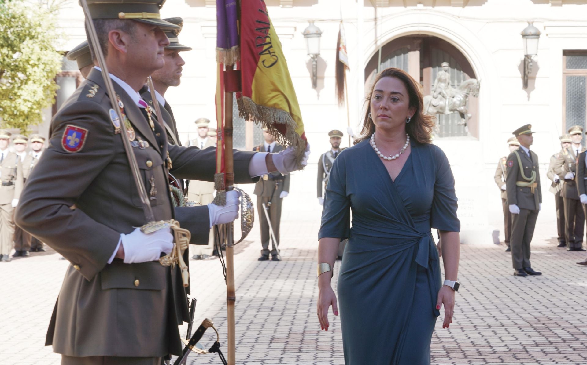 Las imágenes de la jura de bandera civil por los 175 años de la Academia de Caballería de Valladolid
