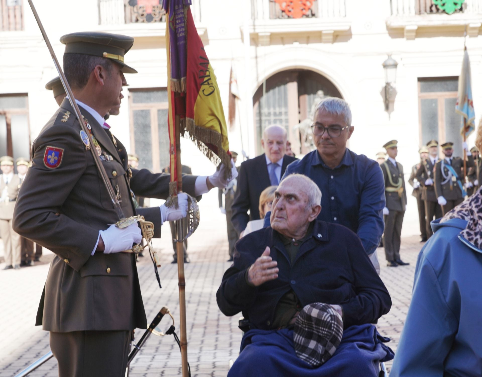 Las imágenes de la jura de bandera civil por los 175 años de la Academia de Caballería de Valladolid