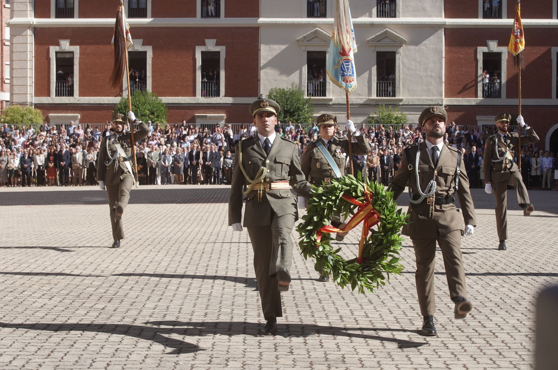 Las imágenes de la jura de bandera civil por los 175 años de la Academia de Caballería de Valladolid