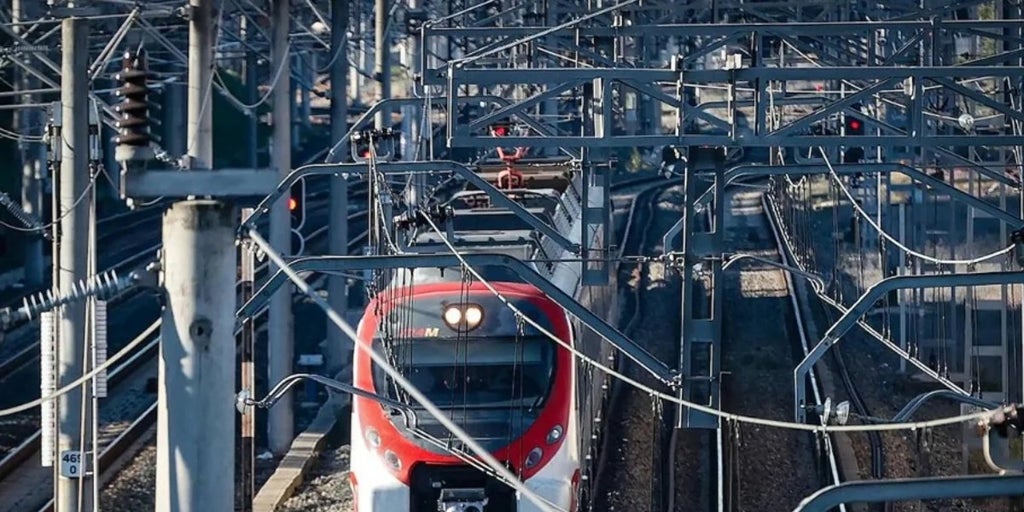 Muere electrocutado un trabajador mientras realizaba el mantenimiento en la catenaria de un tren en Castellón