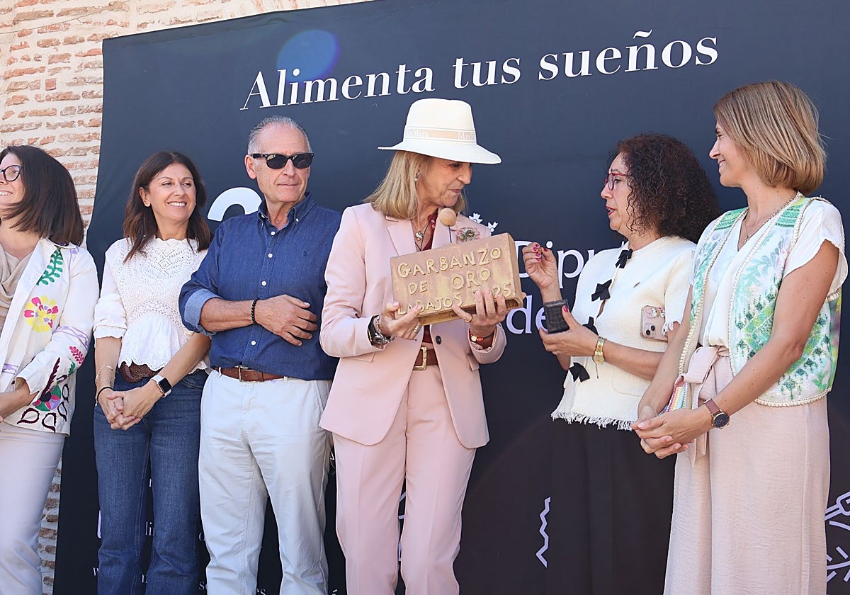 La Infanta Elena recibe el Garbanzo de Oro